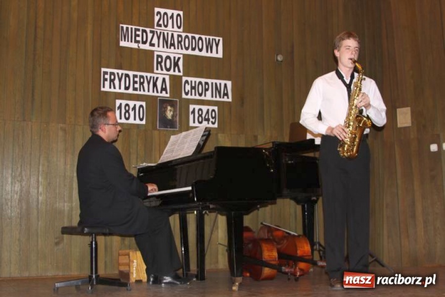 Zdjęcie w galerii na portalu naszraciborz.pl: Muzyką uczcili pamięć ofiar wiadomości z regionu