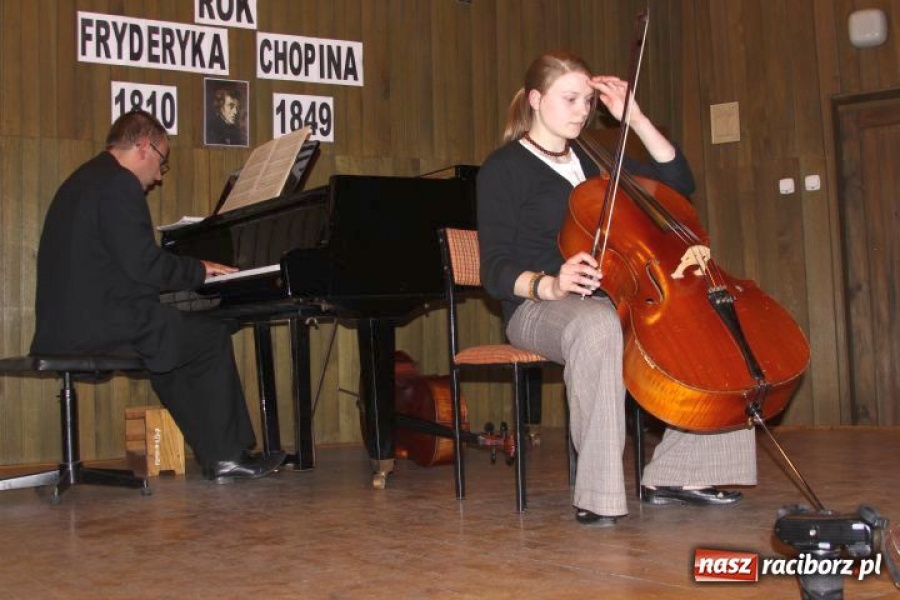 Zdjęcie w galerii na portalu naszraciborz.pl: Muzyką uczcili pamięć ofiar wiadomości z regionu