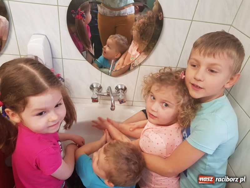 Zdjęcie w galerii na portalu naszraciborz.pl: Posłuchaj dzieci z Nędzy! Przedszkolaki działają lepiej niż kampanie reklamowe wiadomości z regionu