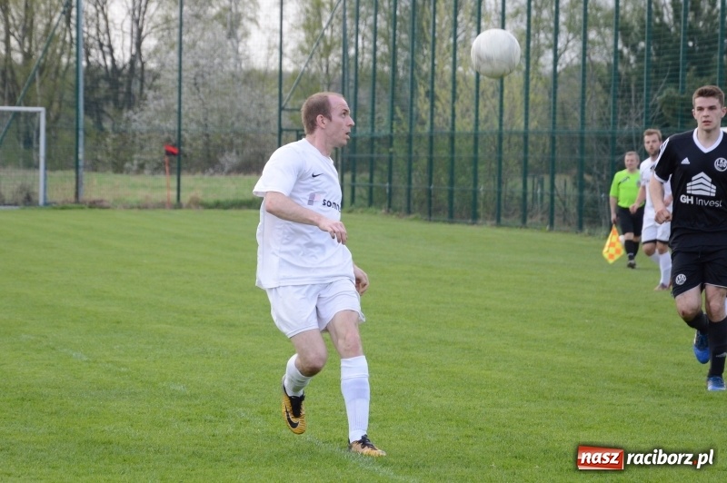 Zdjęcie w galerii na portalu naszraciborz.pl: B klasa: Markowice z kompletem punktów w Czyżowicach wiadomości z regionu