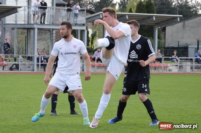 Zdjęcie w galerii na portalu naszraciborz.pl: B klasa: Markowice z kompletem punktów w Czyżowicach wiadomości z regionu