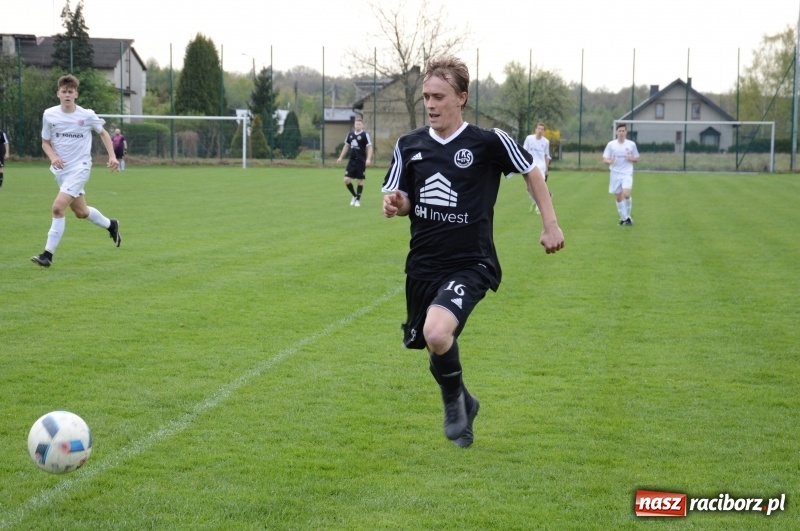 Zdjęcie w galerii na portalu naszraciborz.pl: B klasa: Markowice z kompletem punktów w Czyżowicach wiadomości z regionu