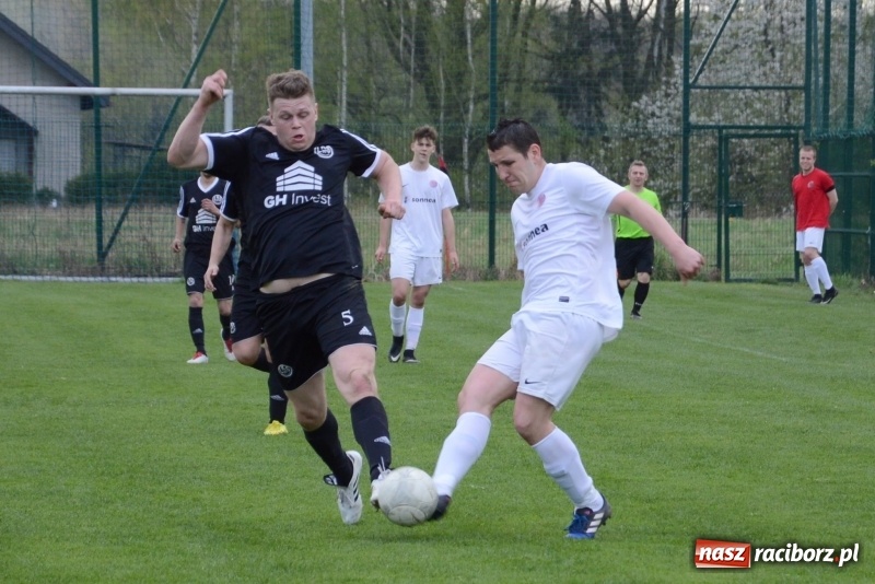 Zdjęcie w galerii na portalu naszraciborz.pl: B klasa: Markowice z kompletem punktów w Czyżowicach wiadomości z regionu