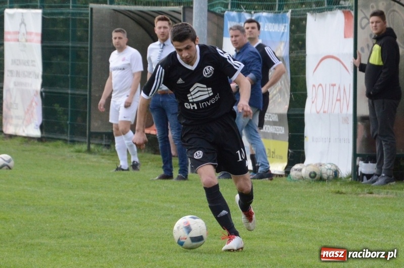 Zdjęcie w galerii na portalu naszraciborz.pl: B klasa: Markowice z kompletem punktów w Czyżowicach wiadomości z regionu