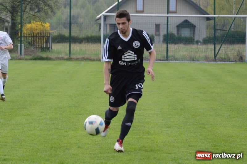 Zdjęcie w galerii na portalu naszraciborz.pl: B klasa: Markowice z kompletem punktów w Czyżowicach wiadomości z regionu