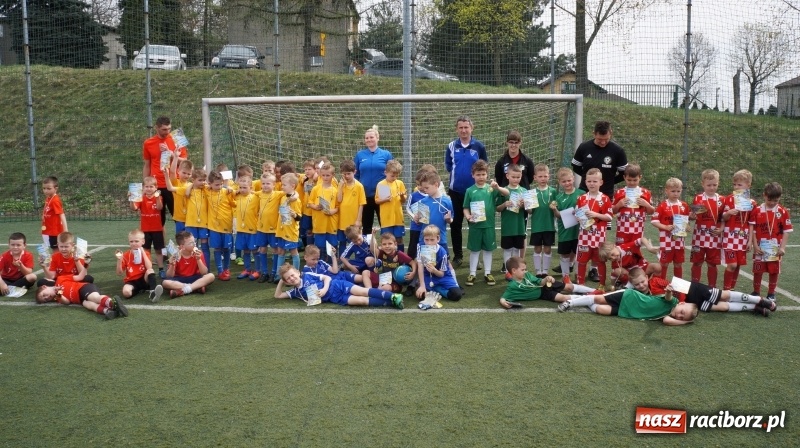 Zdjęcie w galerii na portalu naszraciborz.pl: Żaki młodsze LKS Tworków na Kinder Cup Orzesze wiadomości z regionu