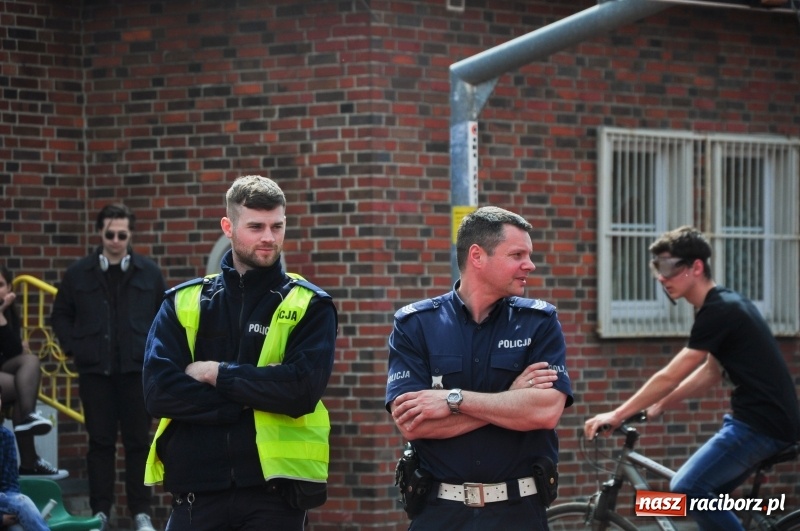 Zdjęcie w galerii na portalu naszraciborz.pl: Jeden promil na głowę, czyli alkogogle w I LO wiadomości z regionu