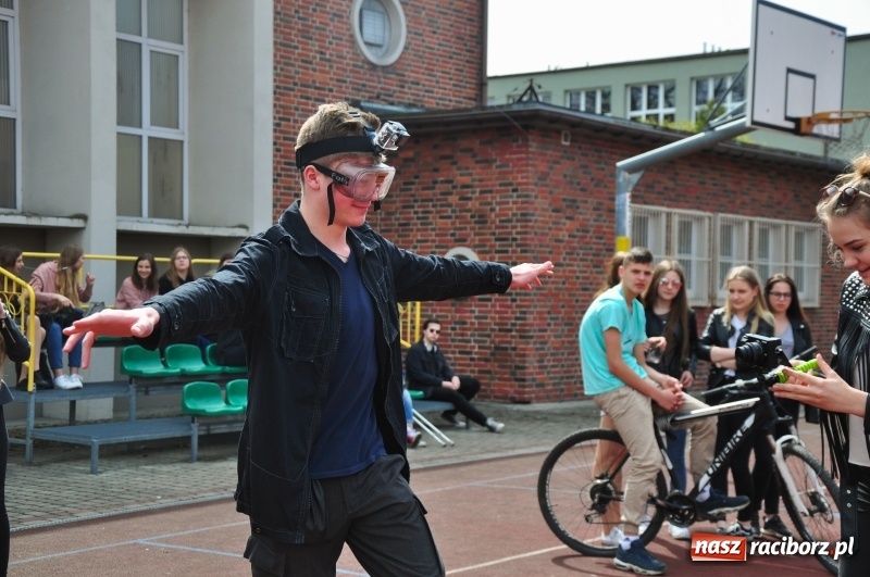 Zdjęcie w galerii na portalu naszraciborz.pl: Jeden promil na głowę, czyli alkogogle w I LO wiadomości z regionu