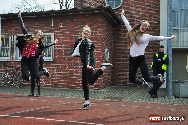 Zdjęcie w galerii na portalu naszraciborz.pl: Jeden promil na głowę, czyli alkogogle w I LO wiadomości z regionu