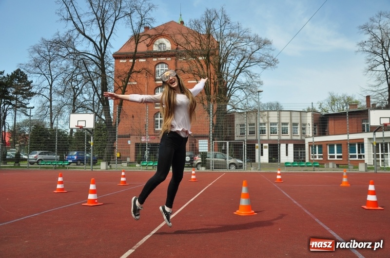 Zdjęcie w galerii na portalu naszraciborz.pl: Jeden promil na głowę, czyli alkogogle w I LO wiadomości z regionu