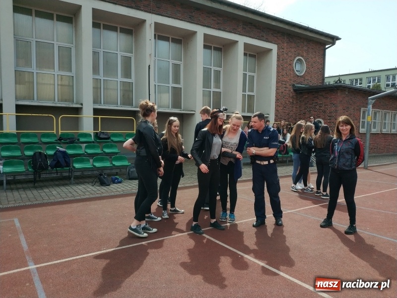 Zdjęcie w galerii na portalu naszraciborz.pl: Jeden promil na głowę, czyli alkogogle w I LO wiadomości z regionu