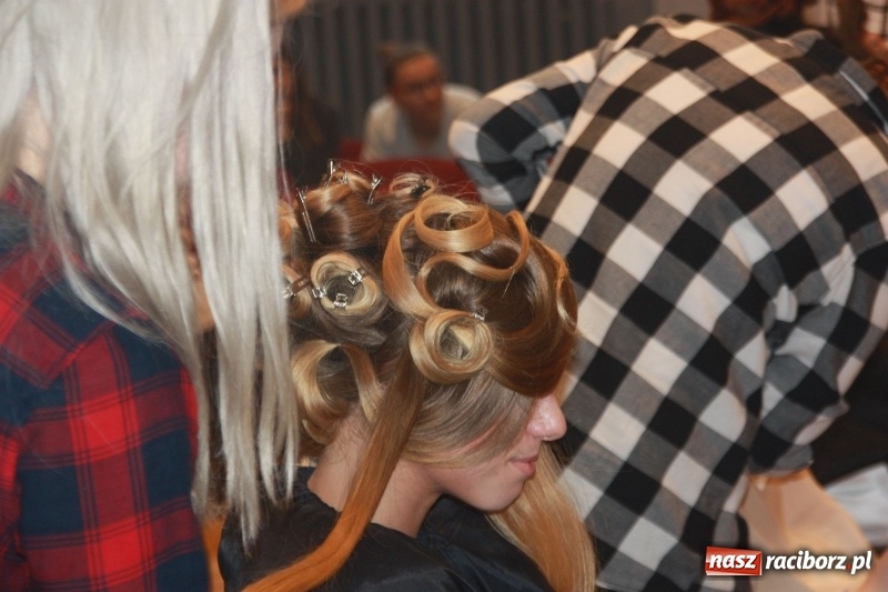 Zdjęcie w galerii na portalu naszraciborz.pl: Fryzjerzy CKZiU nr 1 zaprezentowali swoje umiejętności  wiadomości z regionu
