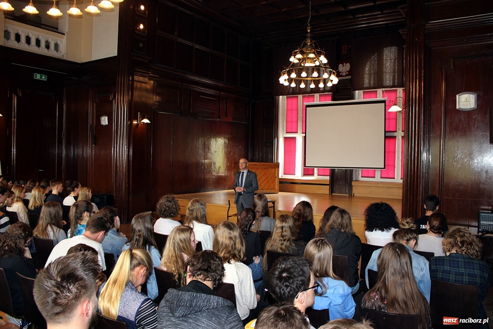 Zdjęcie w galerii na portalu naszraciborz.pl: O samorządności i kierunkach studiów. Wśród maturzystów rysuje się nowy trend wiadomości z regionu