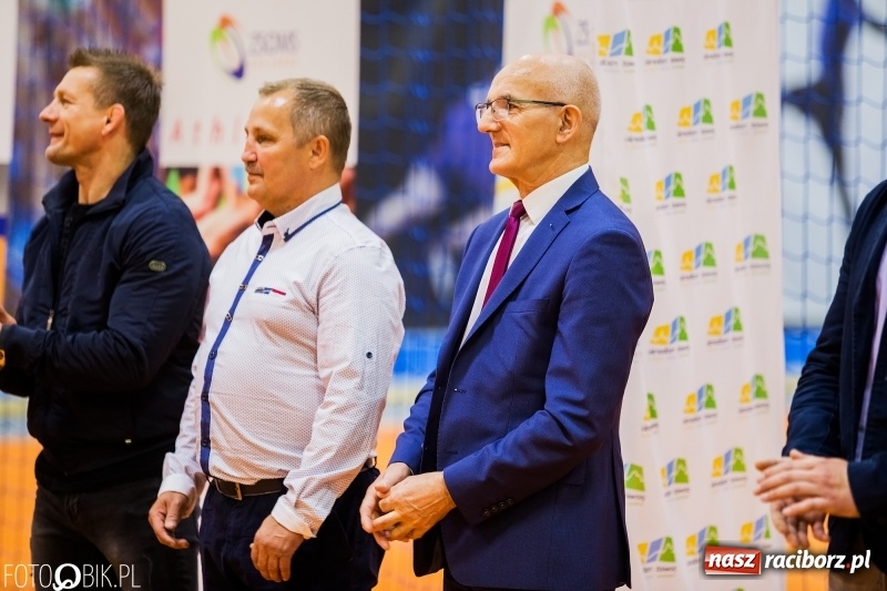 Zdjęcie w galerii na portalu naszraciborz.pl: Zacięta rywalizacja młodych sportowców w hali raciborskiego SMS-u wiadomości z regionu