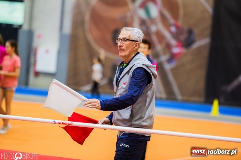 Zdjęcie w galerii na portalu naszraciborz.pl: Zacięta rywalizacja młodych sportowców w hali raciborskiego SMS-u wiadomości z regionu