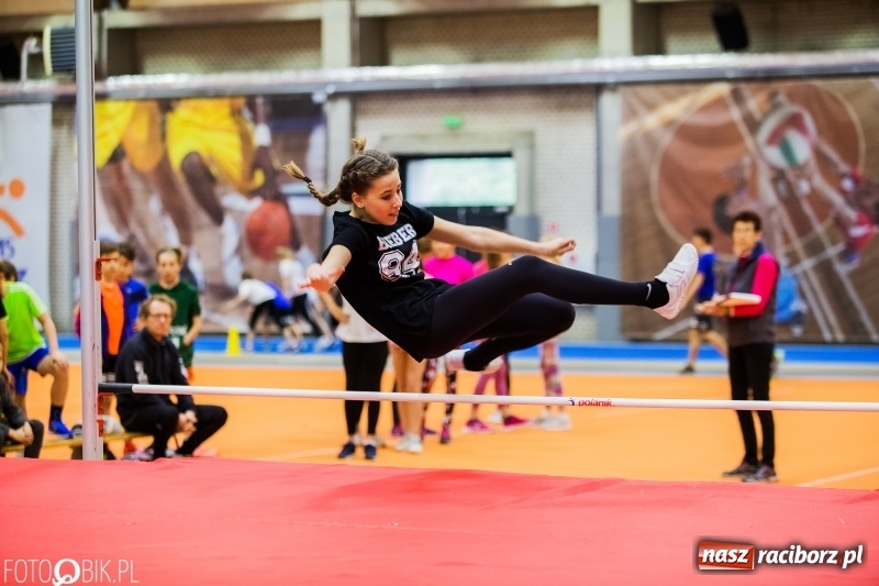 Zdjęcie w galerii na portalu naszraciborz.pl: Zacięta rywalizacja młodych sportowców w hali raciborskiego SMS-u wiadomości z regionu