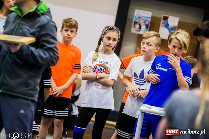 Zdjęcie w galerii na portalu naszraciborz.pl: Zacięta rywalizacja młodych sportowców w hali raciborskiego SMS-u wiadomości z regionu
