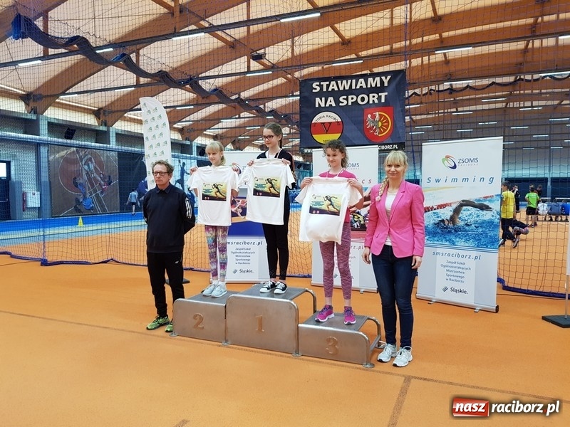 Zdjęcie w galerii na portalu naszraciborz.pl: Zacięta rywalizacja młodych sportowców w hali raciborskiego SMS-u wiadomości z regionu