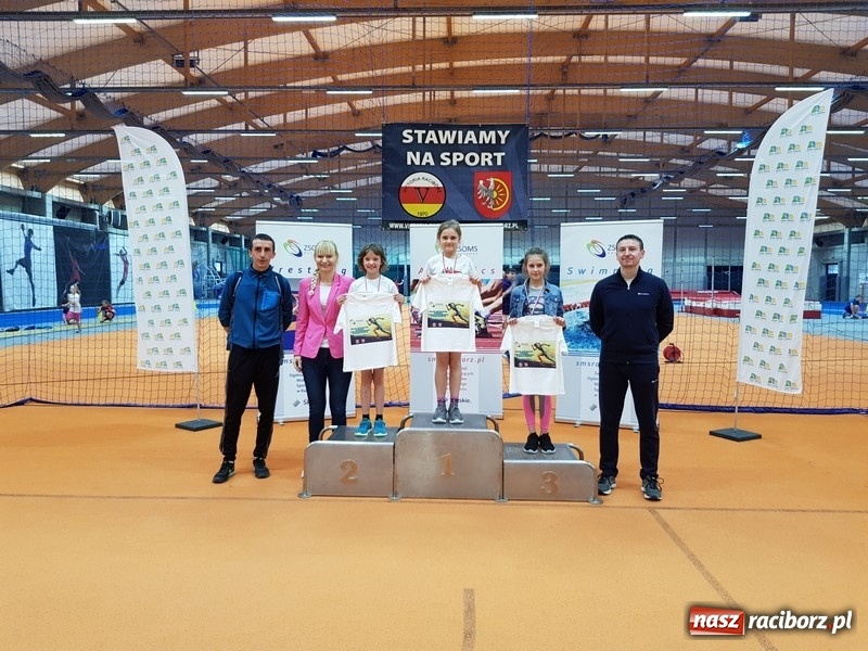 Zdjęcie w galerii na portalu naszraciborz.pl: Zacięta rywalizacja młodych sportowców w hali raciborskiego SMS-u wiadomości z regionu