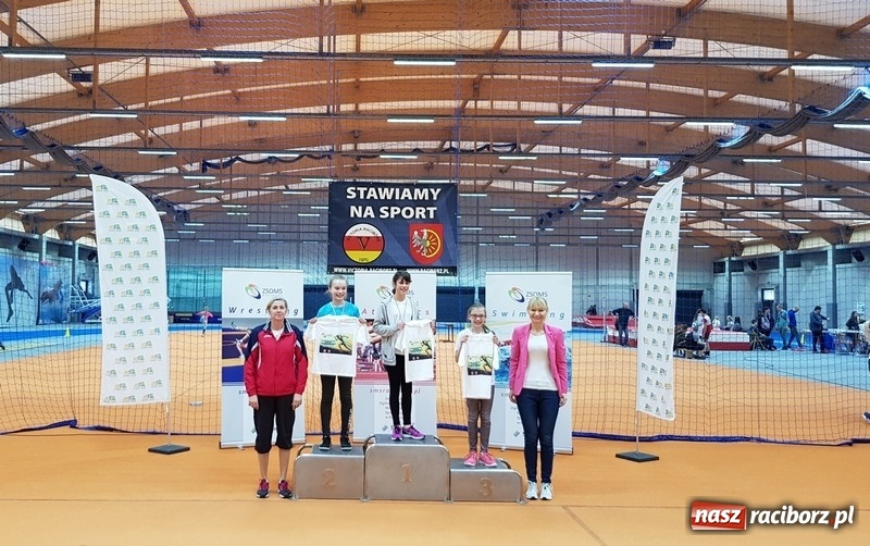 Zdjęcie w galerii na portalu naszraciborz.pl: Zacięta rywalizacja młodych sportowców w hali raciborskiego SMS-u wiadomości z regionu