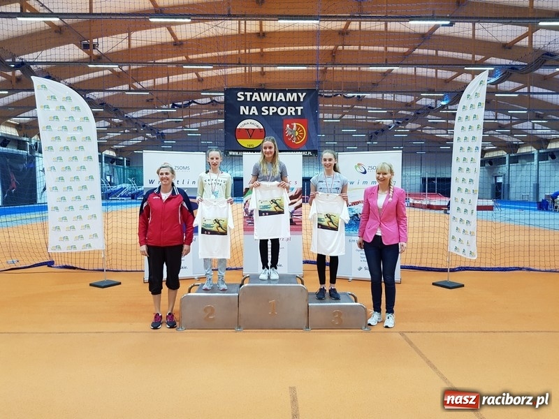 Zdjęcie w galerii na portalu naszraciborz.pl: Zacięta rywalizacja młodych sportowców w hali raciborskiego SMS-u wiadomości z regionu