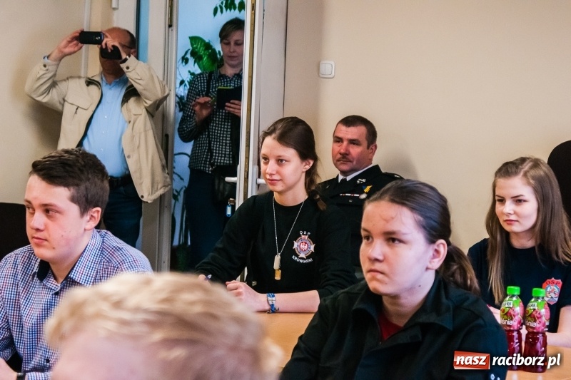 Zdjęcie w galerii na portalu naszraciborz.pl: Poznaliśmy powiatową mistrzynię oraz mistrzów wiedzy pożarniczej  wiadomości z regionu