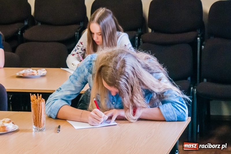 Zdjęcie w galerii na portalu naszraciborz.pl: Poznaliśmy powiatową mistrzynię oraz mistrzów wiedzy pożarniczej  wiadomości z regionu