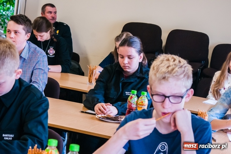 Zdjęcie w galerii na portalu naszraciborz.pl: Poznaliśmy powiatową mistrzynię oraz mistrzów wiedzy pożarniczej  wiadomości z regionu