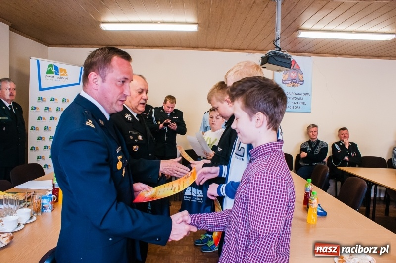 Zdjęcie w galerii na portalu naszraciborz.pl: Poznaliśmy powiatową mistrzynię oraz mistrzów wiedzy pożarniczej  wiadomości z regionu