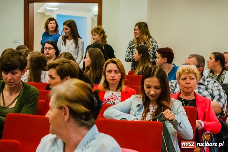 Zdjęcie w galerii na portalu naszraciborz.pl: Dom i tradycje. Konferencja Stowarzyszenia Rodzin Zastępczych na Zamku Piastowskim wiadomości z regionu