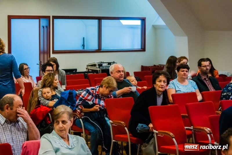 Zdjęcie w galerii na portalu naszraciborz.pl: Dom i tradycje. Konferencja Stowarzyszenia Rodzin Zastępczych na Zamku Piastowskim wiadomości z regionu