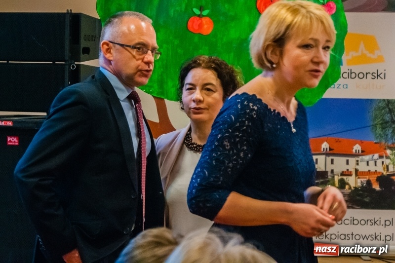 Zdjęcie w galerii na portalu naszraciborz.pl: Dom i tradycje. Konferencja Stowarzyszenia Rodzin Zastępczych na Zamku Piastowskim wiadomości z regionu