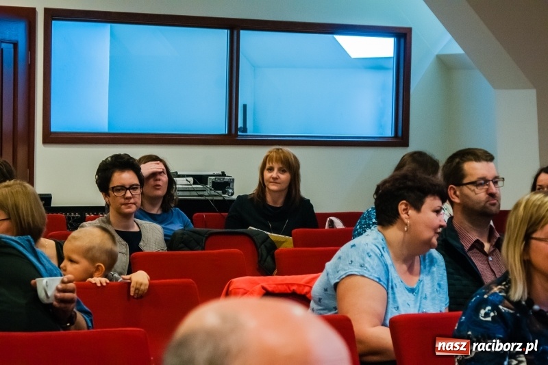 Zdjęcie w galerii na portalu naszraciborz.pl: Dom i tradycje. Konferencja Stowarzyszenia Rodzin Zastępczych na Zamku Piastowskim wiadomości z regionu