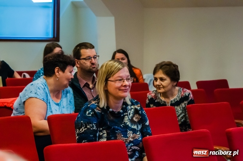 Zdjęcie w galerii na portalu naszraciborz.pl: Dom i tradycje. Konferencja Stowarzyszenia Rodzin Zastępczych na Zamku Piastowskim wiadomości z regionu