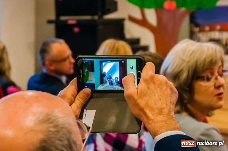 Zdjęcie w galerii na portalu naszraciborz.pl: Dom i tradycje. Konferencja Stowarzyszenia Rodzin Zastępczych na Zamku Piastowskim wiadomości z regionu