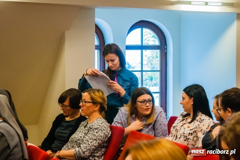 Zdjęcie w galerii na portalu naszraciborz.pl: Dom i tradycje. Konferencja Stowarzyszenia Rodzin Zastępczych na Zamku Piastowskim wiadomości z regionu