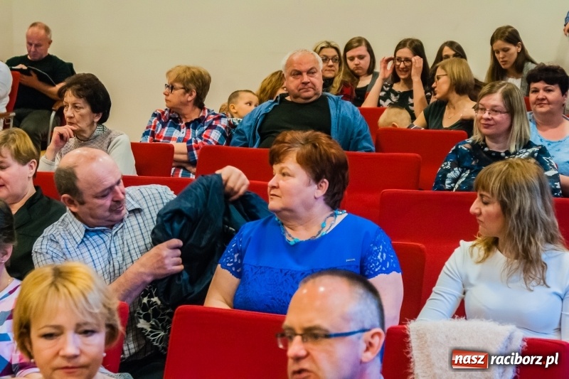 Zdjęcie w galerii na portalu naszraciborz.pl: Dom i tradycje. Konferencja Stowarzyszenia Rodzin Zastępczych na Zamku Piastowskim wiadomości z regionu