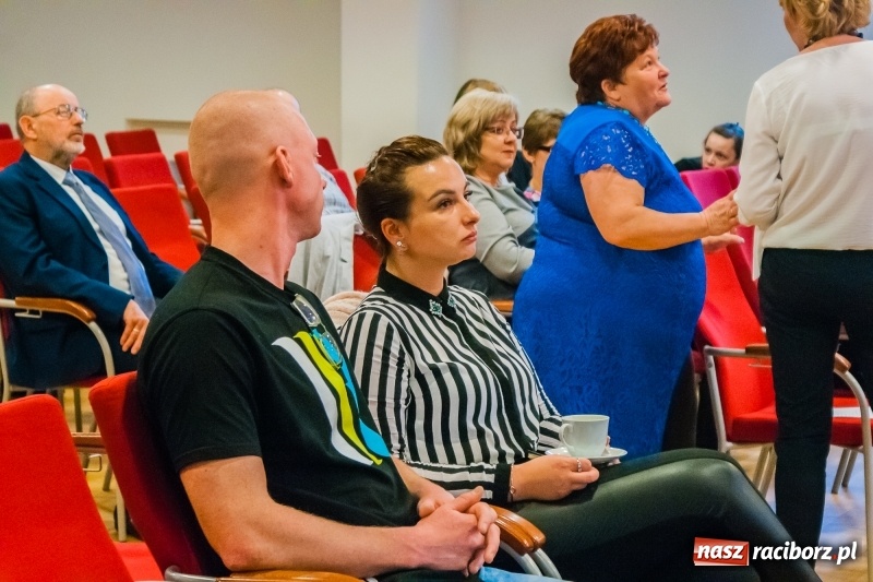 Zdjęcie w galerii na portalu naszraciborz.pl: Dom i tradycje. Konferencja Stowarzyszenia Rodzin Zastępczych na Zamku Piastowskim wiadomości z regionu