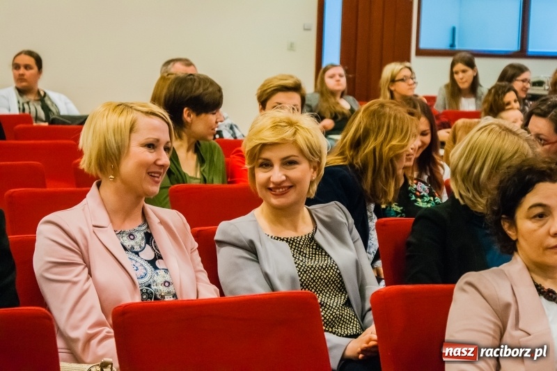 Zdjęcie w galerii na portalu naszraciborz.pl: Dom i tradycje. Konferencja Stowarzyszenia Rodzin Zastępczych na Zamku Piastowskim wiadomości z regionu