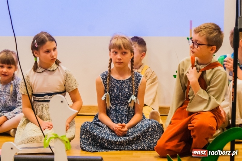 Zdjęcie w galerii na portalu naszraciborz.pl: Dom i tradycje. Konferencja Stowarzyszenia Rodzin Zastępczych na Zamku Piastowskim wiadomości z regionu