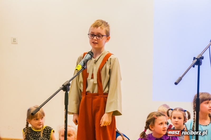 Zdjęcie w galerii na portalu naszraciborz.pl: Dom i tradycje. Konferencja Stowarzyszenia Rodzin Zastępczych na Zamku Piastowskim wiadomości z regionu