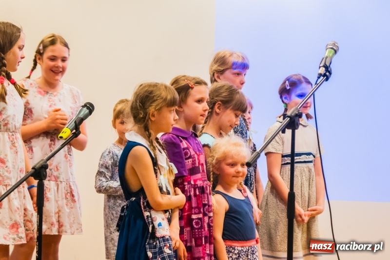 Zdjęcie w galerii na portalu naszraciborz.pl: Dom i tradycje. Konferencja Stowarzyszenia Rodzin Zastępczych na Zamku Piastowskim wiadomości z regionu