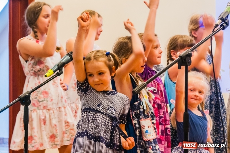 Zdjęcie w galerii na portalu naszraciborz.pl: Dom i tradycje. Konferencja Stowarzyszenia Rodzin Zastępczych na Zamku Piastowskim wiadomości z regionu