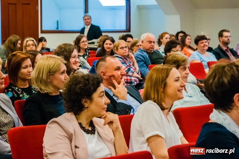 Zdjęcie w galerii na portalu naszraciborz.pl: Dom i tradycje. Konferencja Stowarzyszenia Rodzin Zastępczych na Zamku Piastowskim wiadomości z regionu