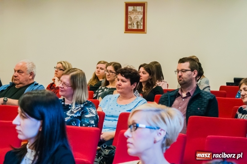 Zdjęcie w galerii na portalu naszraciborz.pl: Dom i tradycje. Konferencja Stowarzyszenia Rodzin Zastępczych na Zamku Piastowskim wiadomości z regionu