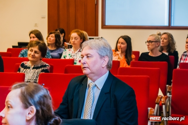 Zdjęcie w galerii na portalu naszraciborz.pl: Dom i tradycje. Konferencja Stowarzyszenia Rodzin Zastępczych na Zamku Piastowskim wiadomości z regionu