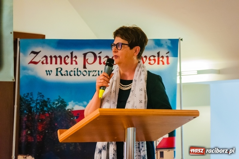 Zdjęcie w galerii na portalu naszraciborz.pl: Dom i tradycje. Konferencja Stowarzyszenia Rodzin Zastępczych na Zamku Piastowskim wiadomości z regionu