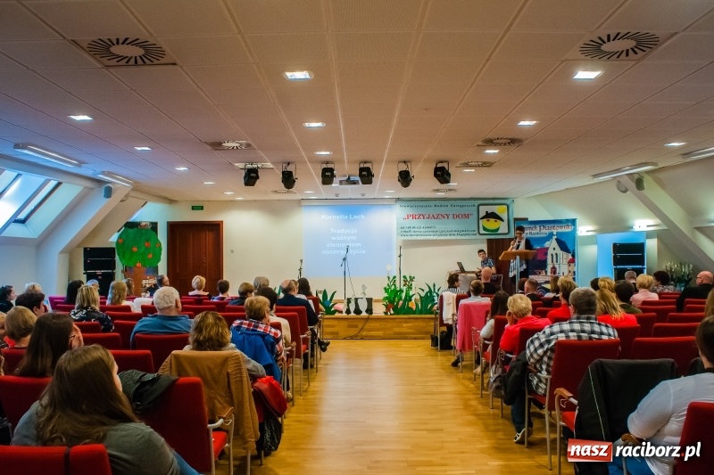 Zdjęcie w galerii na portalu naszraciborz.pl: Dom i tradycje. Konferencja Stowarzyszenia Rodzin Zastępczych na Zamku Piastowskim wiadomości z regionu