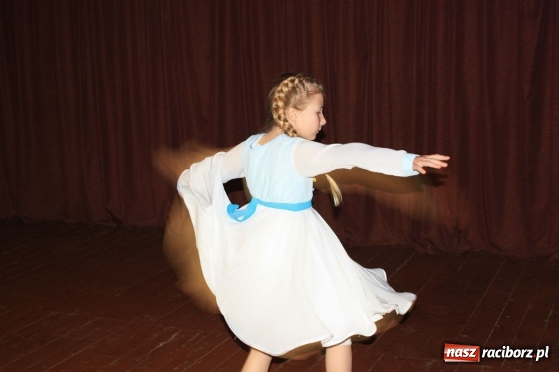 Zdjęcie w galerii na portalu naszraciborz.pl: Najmłodsi artyści z gminy Krzanowice mieli dziś swój festiwal wiadomości z regionu