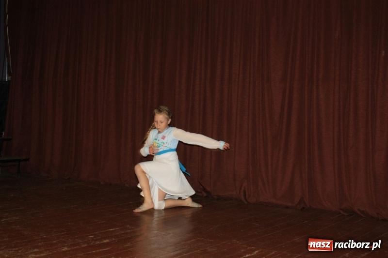 Zdjęcie w galerii na portalu naszraciborz.pl: Najmłodsi artyści z gminy Krzanowice mieli dziś swój festiwal wiadomości z regionu